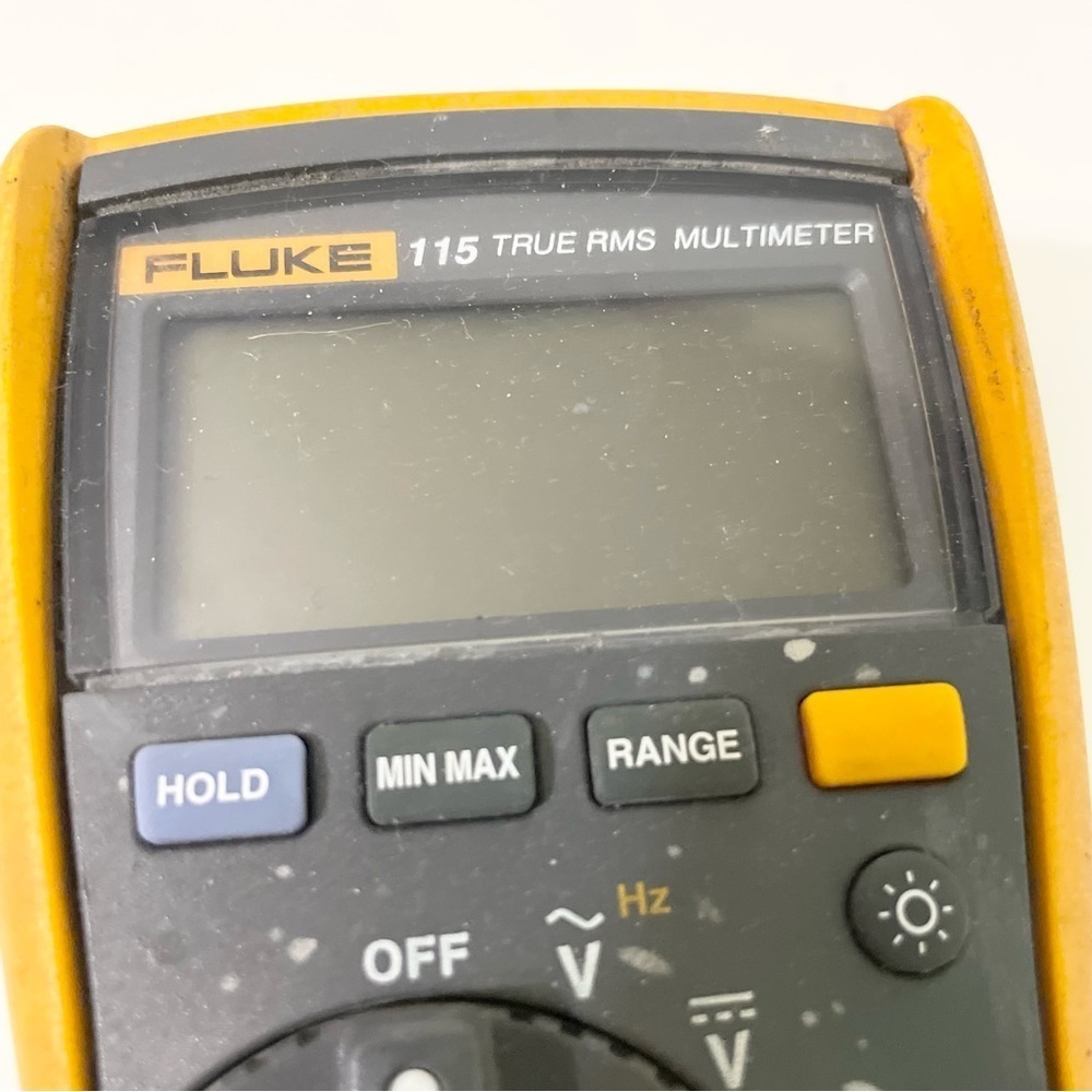 Fluke 115 True RMS Digital Multimeter - Picture 9 of 10
